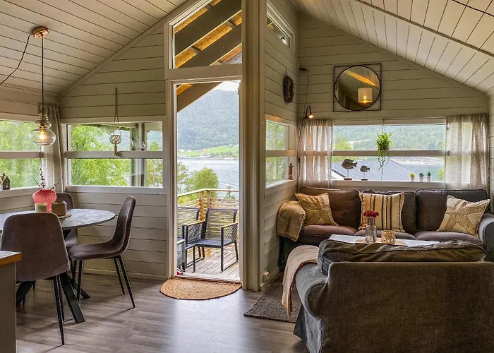 Gorgeous In With House Sea View * Lavik (Sogn og Fjordane)