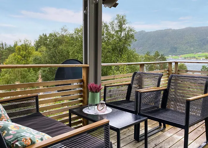 Gorgeous In With House Sea View * Lavik (Sogn og Fjordane)