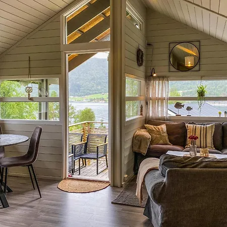 Gorgeous In With House Sea View * Lavik (Sogn og Fjordane)