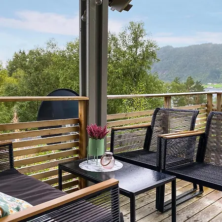 Gorgeous In With House Sea View * Lavik (Sogn og Fjordane)